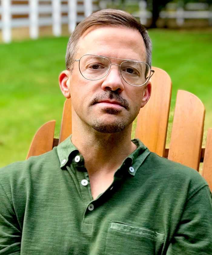 Jonathan Keasey's headshot